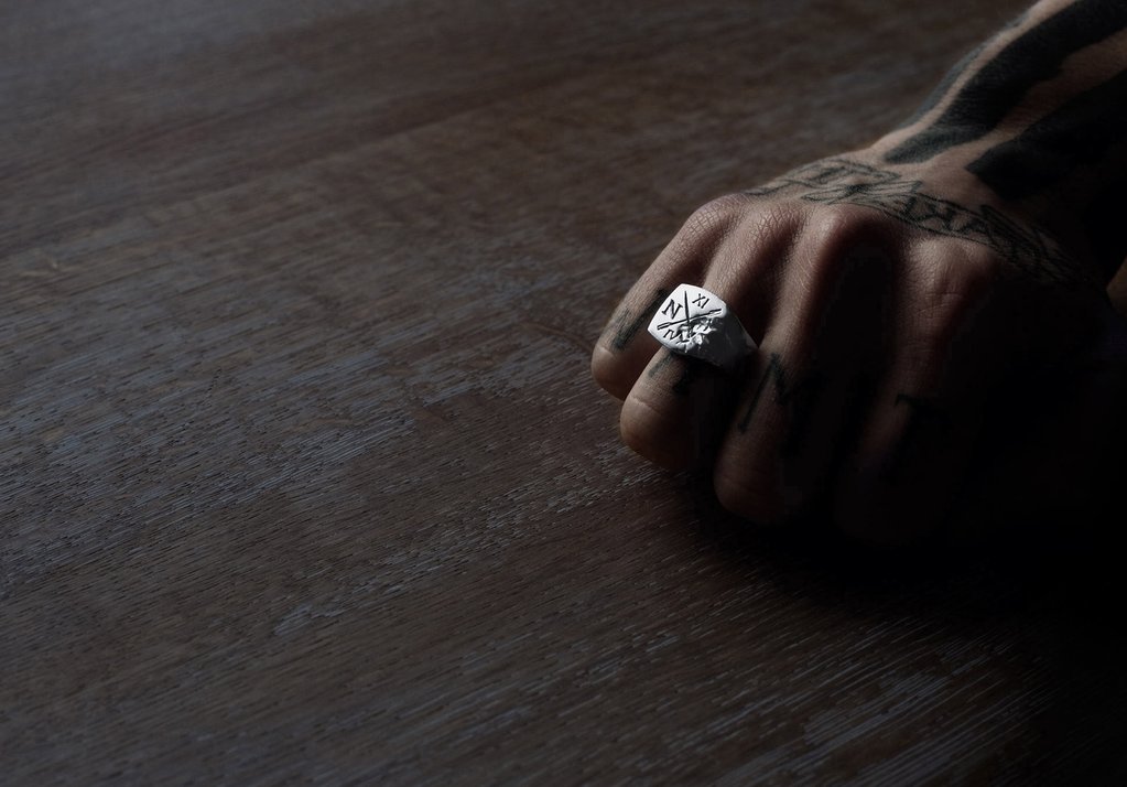 Ivy Noir Signet Ring