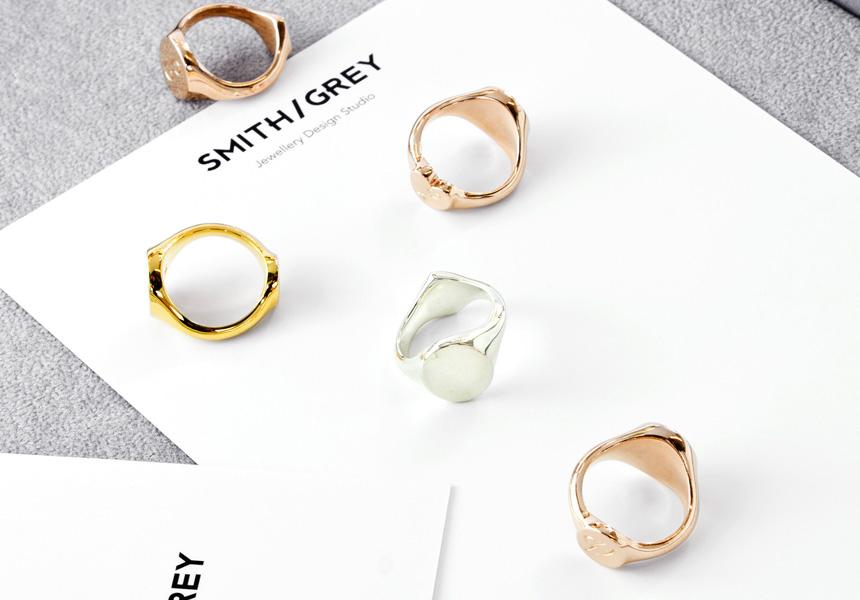 SMITH/GREY signet rings ins silver, rose gold and yellow gold SMITH/GREY signet rings ins silver, rose gold and yellow gold