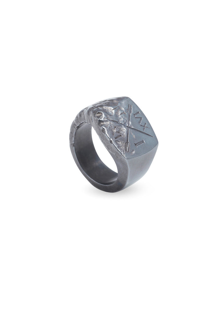 ivy noir signet