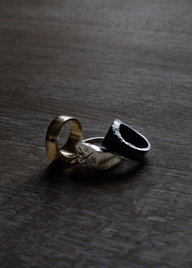 ivy noir signet